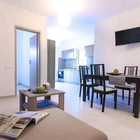 Avalon Cosy Ginger, 1 Bedroom With Shared Swimming Pool Apartment *