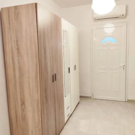 Avalon Cosy Ginger, 1 Bedroom With Shared Swimming Pool Apartment