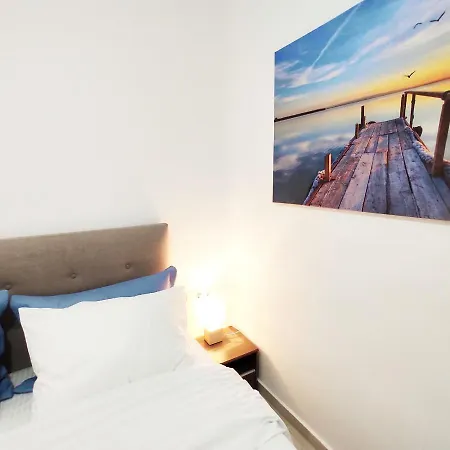 Avalon Cosy Ginger, 1 Bedroom With Shared Swimming Pool